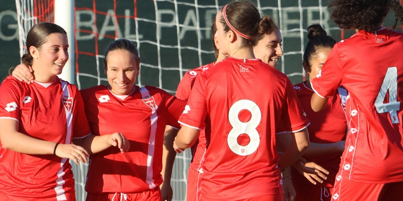 PRIMA SQUADRA FEMMINILE: Le biancorosse vincono e volano in campionato